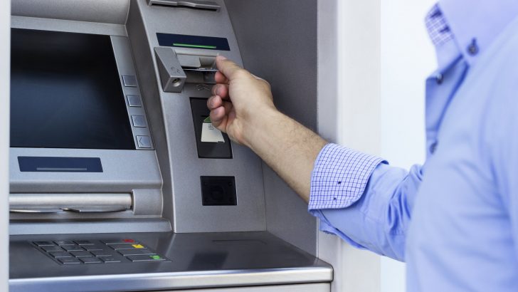 Kredi Kartı ATM’de Sıkıştığı Zaman Ne Yapılması Gerekiyor?